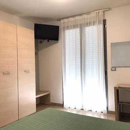 Etoile Hotel 3*