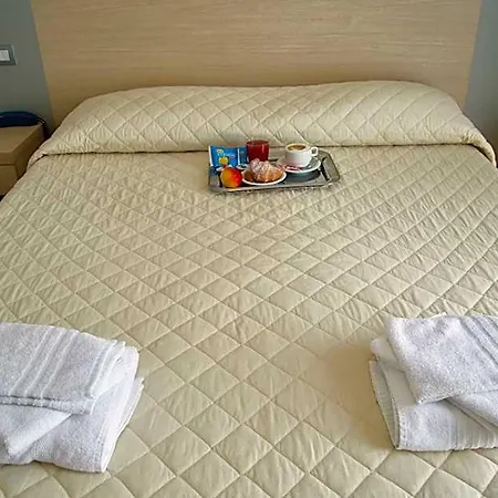 Etoile Hotel 3*