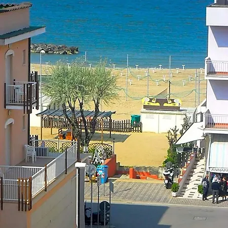 Etoile Hotel