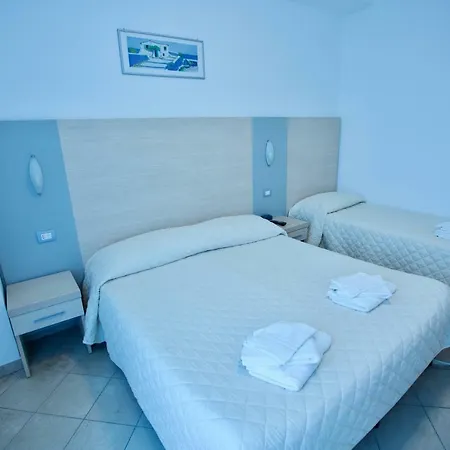 Etoile Hotel 3*