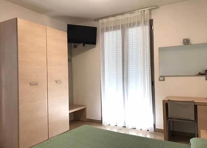 Etoile Hotel 3*