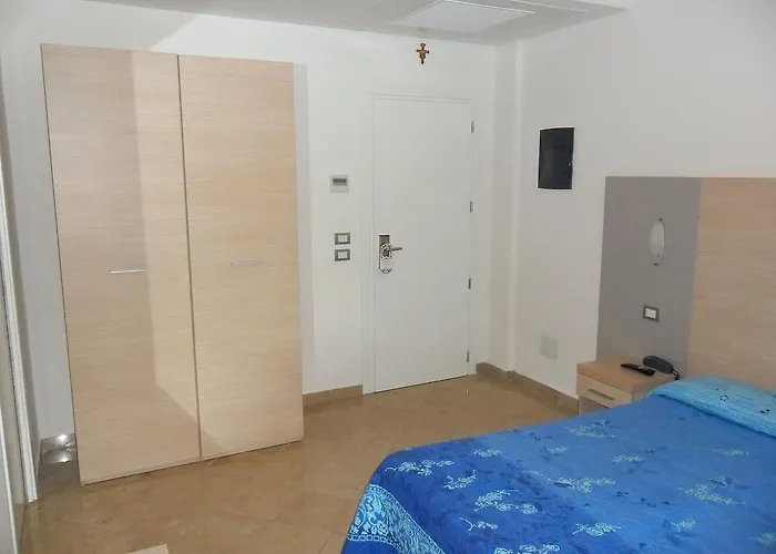 Etoile Hotel 3*