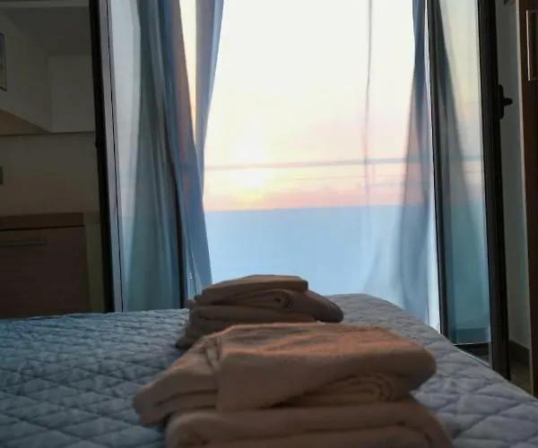 Etoile Hotel 3*