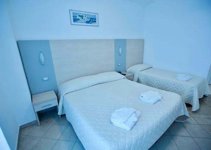 Etoile Hotel 3*